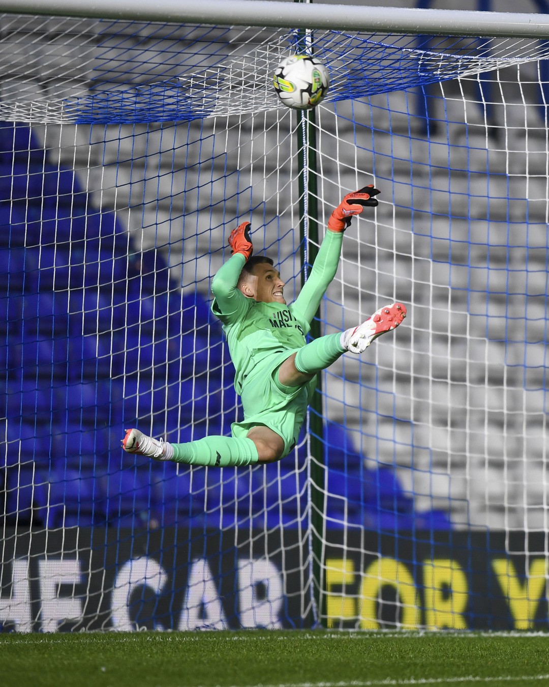 Rúnar Alex Rúnarsson makes a save for Cardiff City (Photo via Cardiff City on Twitter)