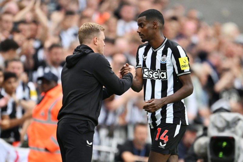 Arsenal striker hopes dashed 3 NEWCASTLE UPON TYNE, ENGLAND - AUGUST 12: Alexander Isak of Newcastle United is embraced by manager Eddie Howe following his substitution during the Premier League match between Newcastle United and Aston Villa at St. James Park on August 12, 2023 in Newcastle upon Tyne, England. (Photo by Stu Forster/Getty Images)