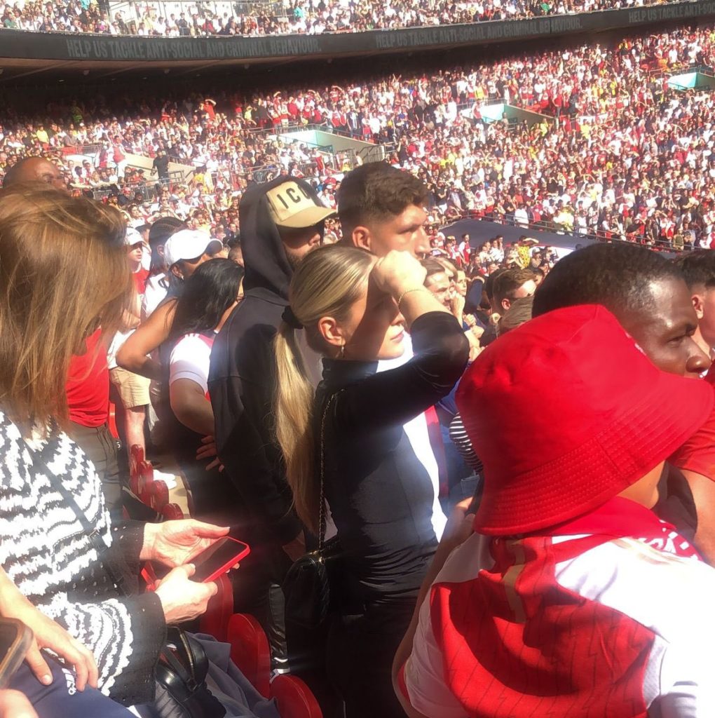 David Raya and Vitaly Janelt in the stands at Wembley watching Arsenal playing in the Community Shield (Photo via itsshemshem on Twitter)