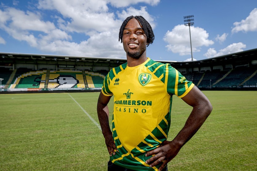 Joel Ideho signing for ADO Den Haag (Photo via ADO Den Haag)