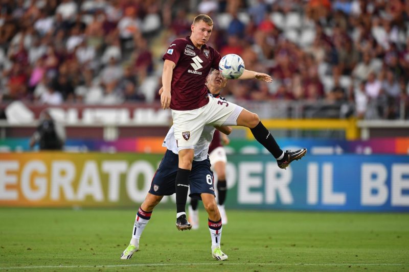 Arsenal consider €40m Schuurs as replacement for injured Timber 4 TURIN, ITALY - AUGUST 21: Perr Schuurs of Torino FC is challenged by Eldor Shomurodo of Cagliari Calcio during the Serie A TIM match between Torino FC and Cagliari Calcio at Stadio Olimpico di Torino on August 21, 2023 in Turin, Italy. (Photo by Valerio Pennicino/Getty Images)