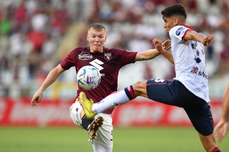 Arsenal consider €40m Schuurs as replacement for injured Timber 3 TURIN, ITALY - AUGUST 21: Perr Schuurs of Torino FC clashes during the Serie A TIM match between Torino FC and Cagliari Calcio at Stadio Olimpico di Torino on August 21, 2023 in Turin, Italy. (Photo by Valerio Pennicino/Getty Images)