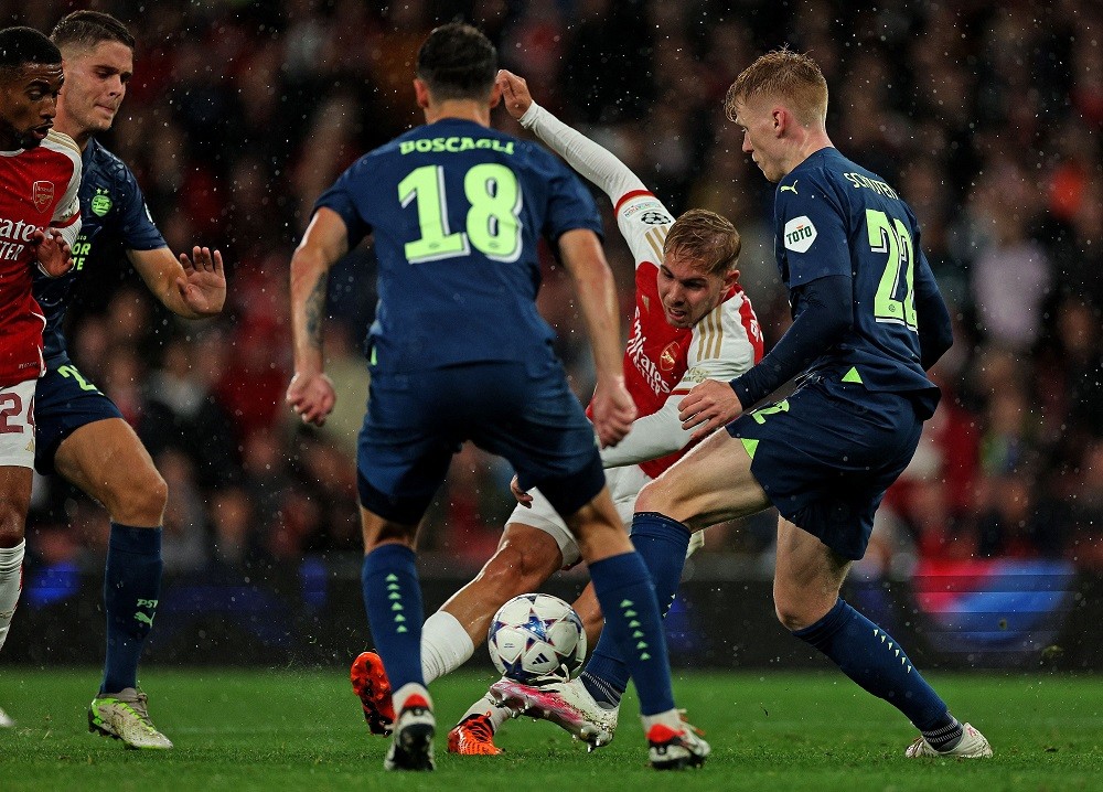 Arsenal's English midfielder Emile Smith Rowe (2R) shoots but fails to score during the UEFA Champions League Group B football match between Arsenal and PSV Eindhoven at the Arsenal Stadium in north London on September 20, 2023. (Photo by ADRIAN DENNIS/AFP via Getty Images)