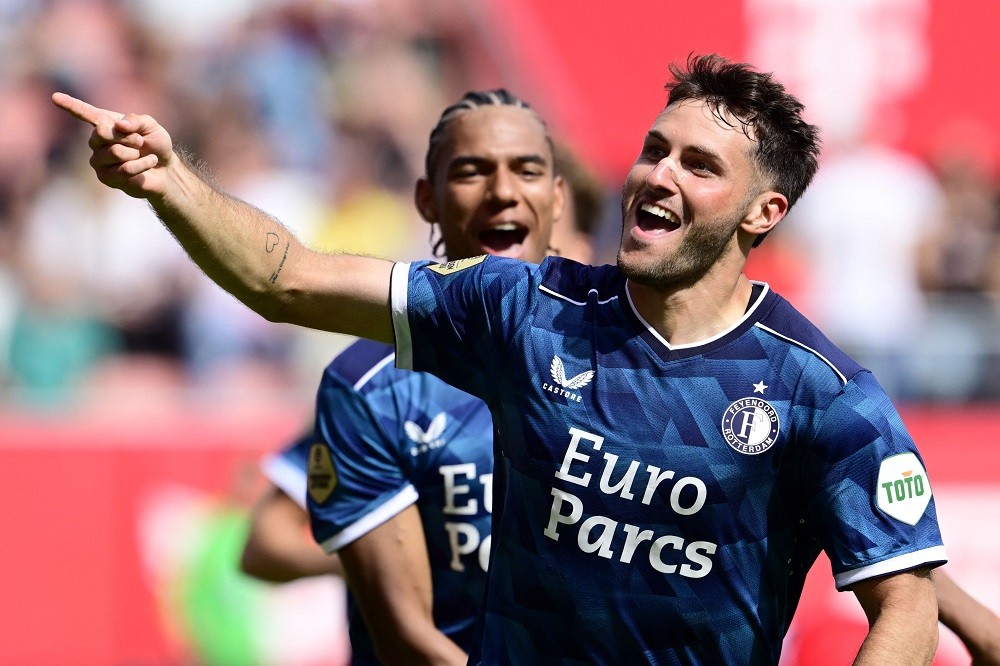 Arsenal's interest in Santiago Gimenez solid amid European transfer battle 2 Feyenoord's Argentine forward Santiago Gimenez celebrates scoring his team's third goal during the Dutch Eredivisie football match between FC Utrecht and Feyenoord at The Galgenwaard Stadium in Utrecht on September 3, 2023. (Photo by OLAF KRAAK/ANP/AFP via Getty Images)