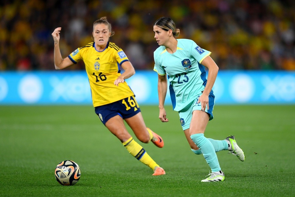 Arsenal set to complete signing of Australian midfielder 4 BRISBANE, AUSTRALIA: Kyra Cooney-Cross of Australia controls the ball against Filippa Angeldal of Sweden during the FIFA Women's World Cup Australia & New Zealand 2023 Third Place Match match between Sweden and Australia at Brisbane Stadium on August 19, 2023. (Photo by Justin Setterfield/Getty Images)