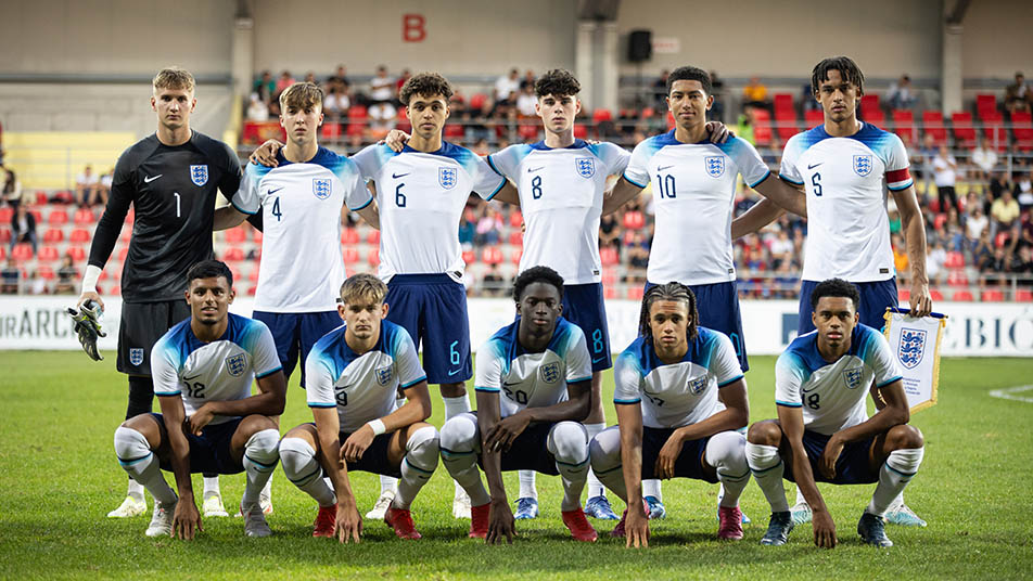 Lino Sousa (bottom right) with the England u19s (Photo via England Football)