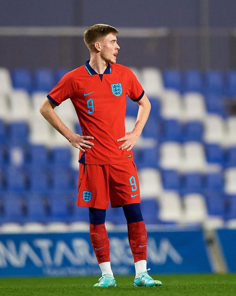 Arsenal hand trial to 17yo forward from Sunderland 2 Mason Cotcher playing for the England u17s (Photo via Cotcher on Instagram)