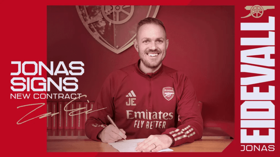 Jonas Eidevall signing his new contract (Photo via Arsenal.com)