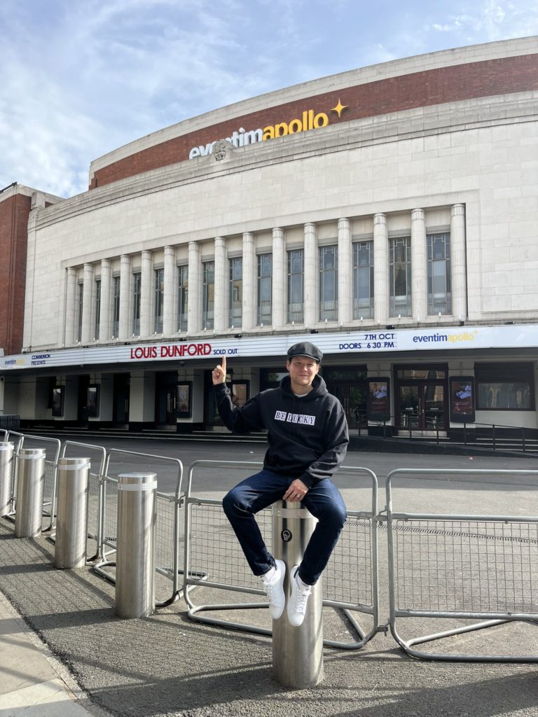 Arsenal fans caught on video taking over London gig 2 Louis Dunford sits in front of the Eventim Apollo (Photo via Dunford on Twitter)