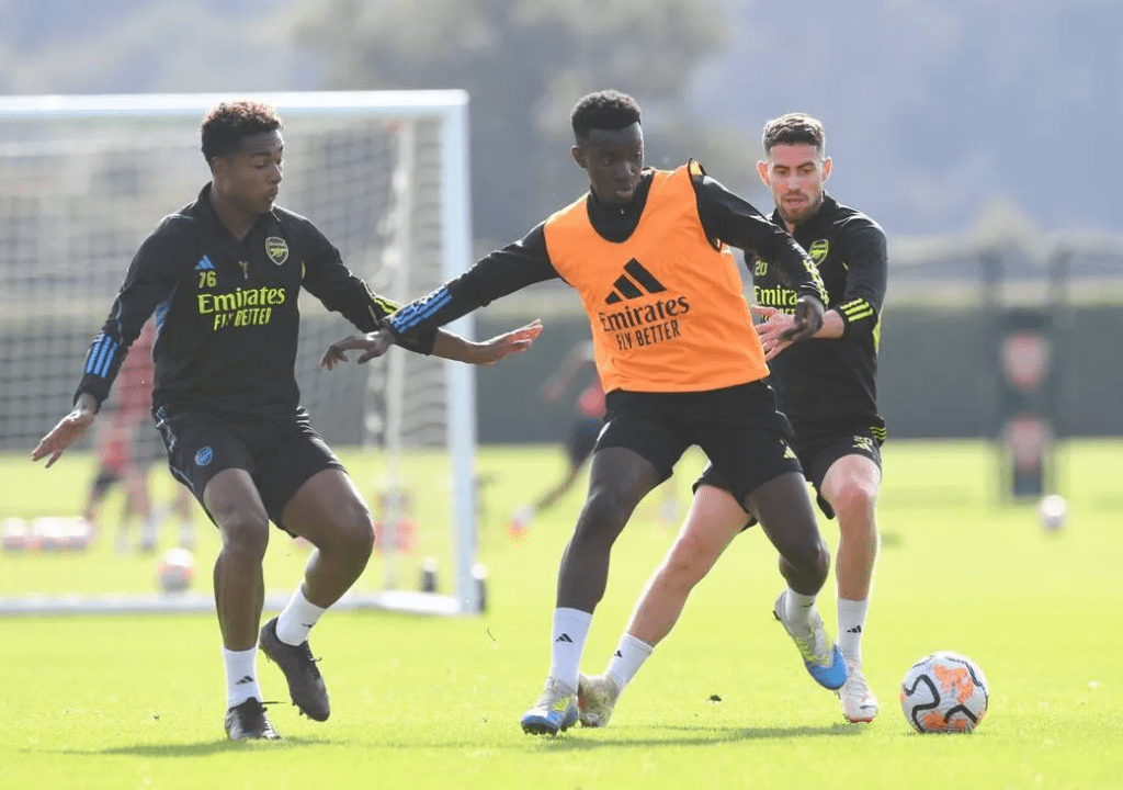 Saka, Odegaard, Nketiah: Early Arsenal team news vs Burnley leaks 4 Reuell Walters (L) in first-team training with Arsenal (Photo via Arsenal.com)
