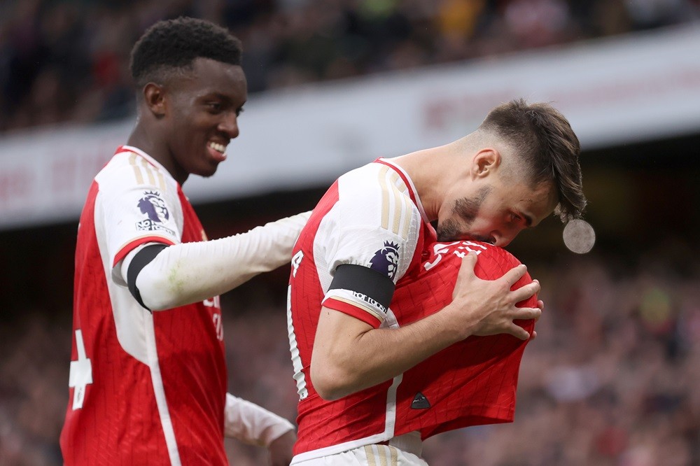 Could midfielder make surprise Arsenal comeback? 4 LONDON, ENGLAND: Fabio Vieira of Arsenal celebrates with Eddie Nketiah of Arsenal after scoring the team's fourth goal during the Premier League match between Arsenal FC and Sheffield United at Emirates Stadium on October 28, 2023. (Photo by Alex Pantling/Getty Images)