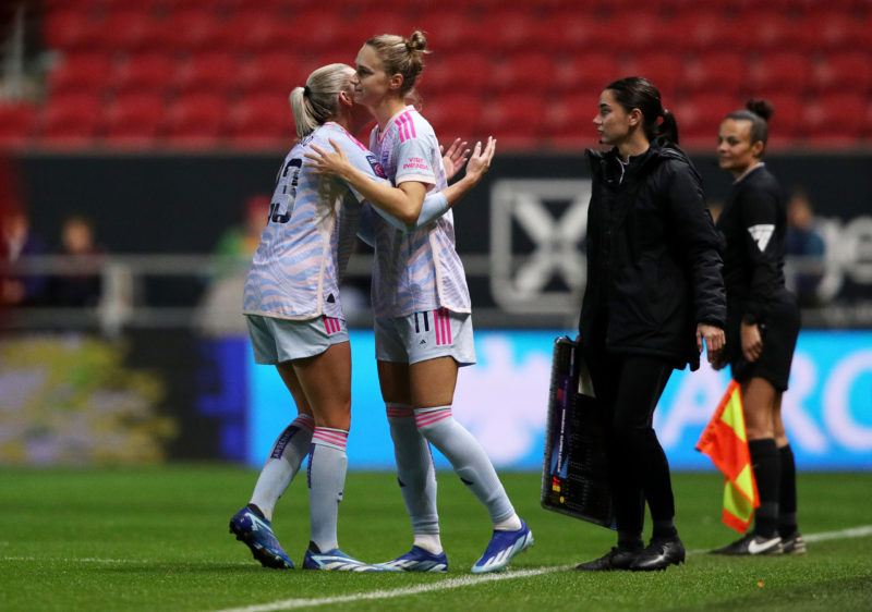 "I'm a proper footballer again" says Vivianne Miedema after Arsenal injury return 3 BRISTOL, ENGLAND - OCTOBER 22: Vivianne Miedema of Arsenal enters the pitch as a substitute to replace Alessia Russo during the Barclays Women´s Super League match between Bristol City and Arsenal FC at Ashton Gate Stadium on October 22, 2023 in Bristol, England. (Photo by Ryan Hiscott/Getty Images)
