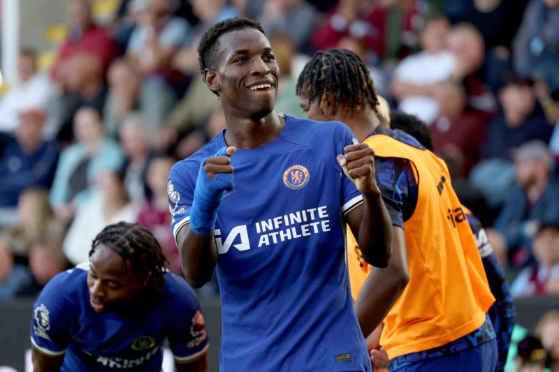 BURNLEY, ENGLAND - OCTOBER 07: Nicolas Jackson of Chelsea celebrates after scoring their sides fourth goal during the Premier League match between Burnley FC and Chelsea FC at Turf Moor on October 07, 2023 in Burnley, England. (Photo by Matt McNulty/Getty Images)