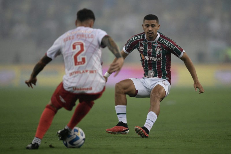 Internacional's Spanish defender Hugo Mallo and Fluminense's midfielder Andre Trindade fight for the ball during the all-Brazilian Copa Libertadores semifinals first leg football match between Fluminense and Internacional, at the Maracana stadium, in Rio de Janeiro, Brazil on September 27, 2023. (Photo by CARL DE SOUZA/AFP via Getty Images)