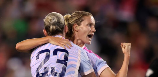 LEIGH, ENGLAND - OCTOBER 06: Cloe Lacasse of Arsenal celebrates with Alessia Russoafter scoring the team's second goal during the Barclays Women´s Super League match between Manchester United and Arsenal FC at Leigh Sports Village on October 06, 2023 in Leigh, England. (Photo by Matt McNulty/Getty Images)