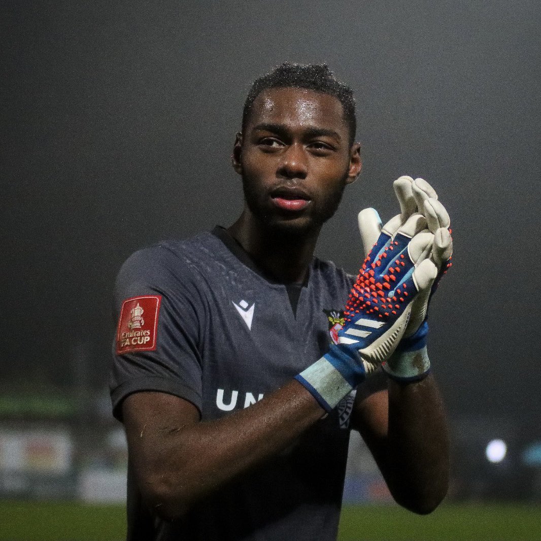 Arthur Okonkwo with Wrexham AFC (Photo via Wrexham on Twitter)