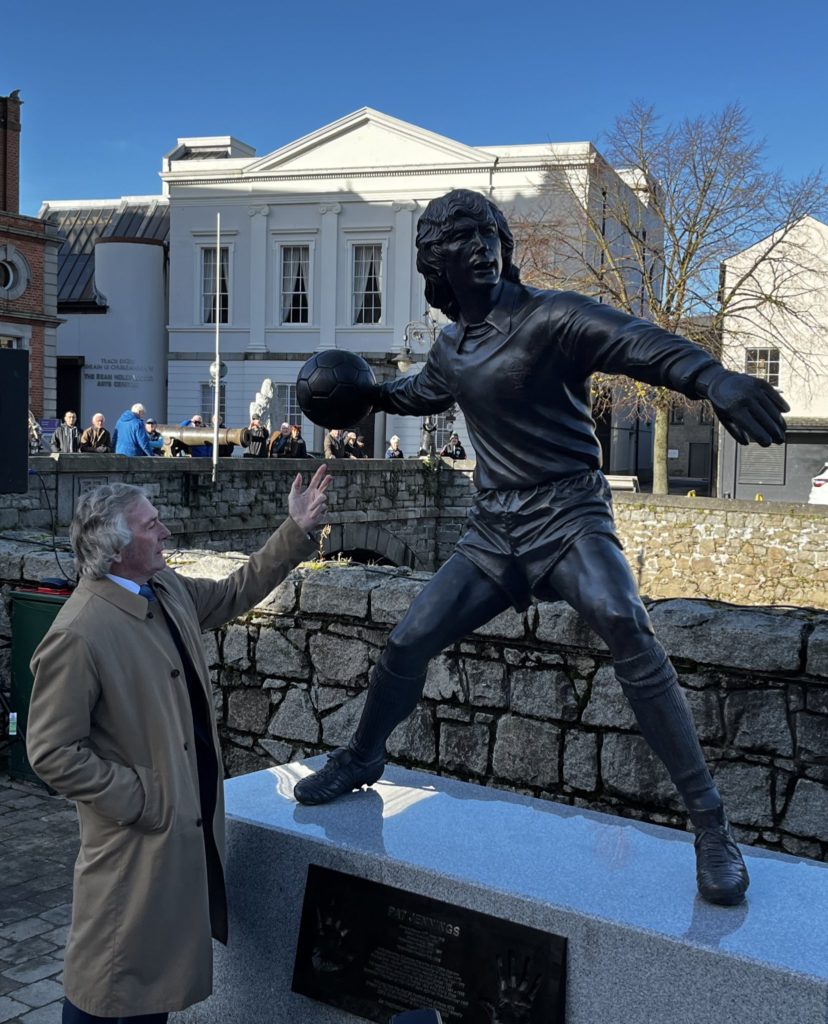 Pat Jennings at the unveiling of his statue in Newry, Northern Ireland (Photo via ArsenalFCIrish on Twitter)