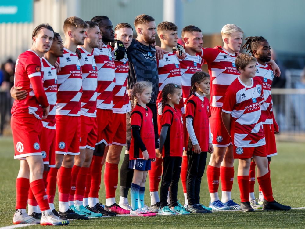 Billy Vigar (3L) lines up with Eastbourne Borough ahead of a game (Photo via Eastbourne Borough on Twitter)