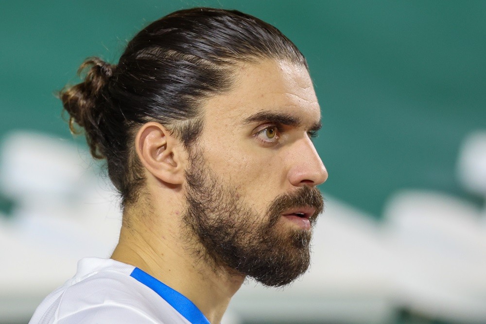 AL AHSAA, SAUDI ARABIA: Ruben Neves of Al Hilal prior to the Saudi Pro League match between Al Fateh and Al-Hilal at Prince Abdullah Bin Jalawi Stadium on November 3, 2023. (Photo by Yasser Bakhsh/Getty Images)