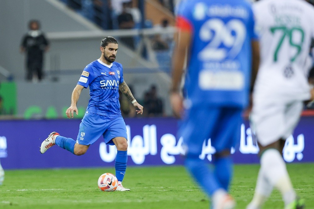 RIYADH, SAUDI ARABIA: Ruben Neves of Al Hilal during the Saudi Pro League match between Al Hilal and Al Ahli at King Fahd Stadium on October 27, 2023. (Photo by Yasser Bakhsh/Getty Images)