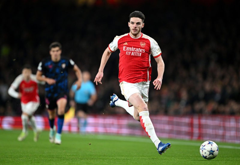 LONDON, ENGLAND - NOVEMBER 08: Declan Rice of Arsenal runs with the ball during the UEFA Champions League match between Arsenal and Sevilla at Emir...