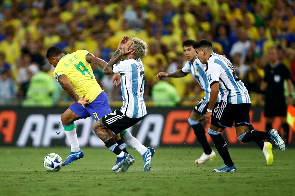 RIO DE JANEIRO, BRAZIL: Gabriel Jesus of Brazil fouls Rodrigo De Paul of Argentina during a FIFA World Cup 2026 Qualifier match between Brazil and Argentina at Maracana Stadium on November 21, 2023. (Photo by Wagner Meier/Getty Images)