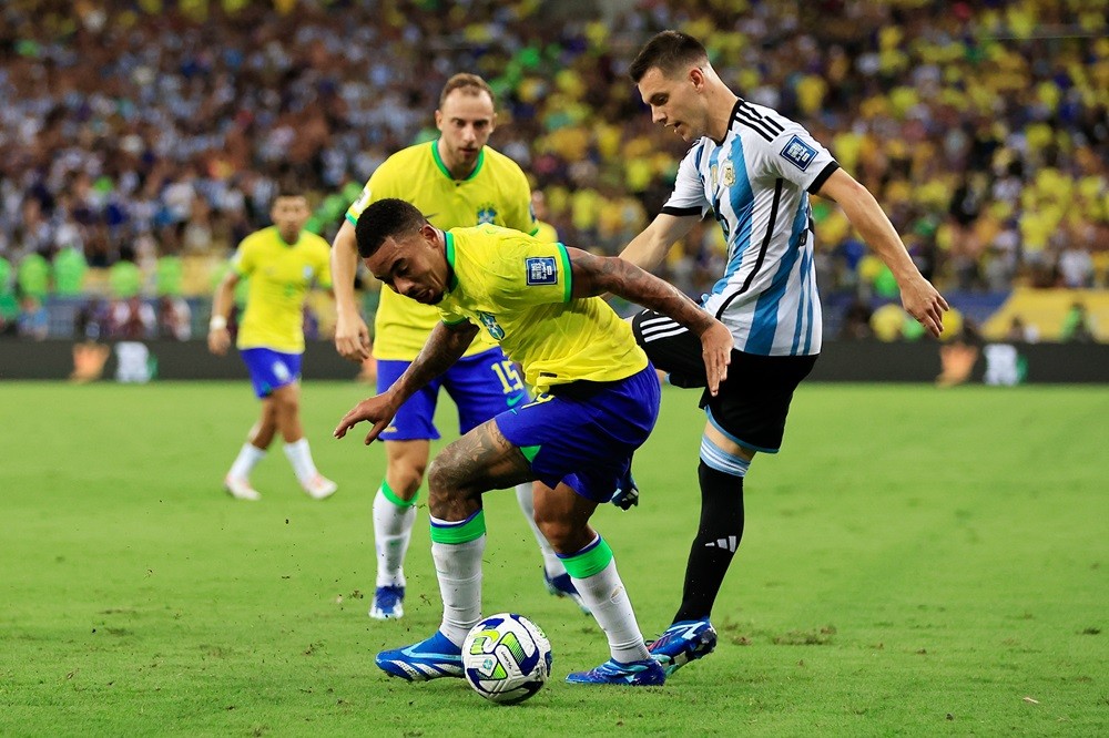 RIO DE JANEIRO, BRAZIL: Gabriel Jesus of Brazil and Giovani Lo Celso of Argentina battle for the ball during a FIFA World Cup 2026 Qualifier match ...