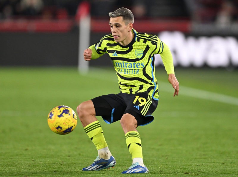 BRENTFORD, ENGLAND - NOVEMBER 25: Leandro Trossard of Arsenal in action during the Premier League match between Brentford FC and Arsenal FC at Gtec...
