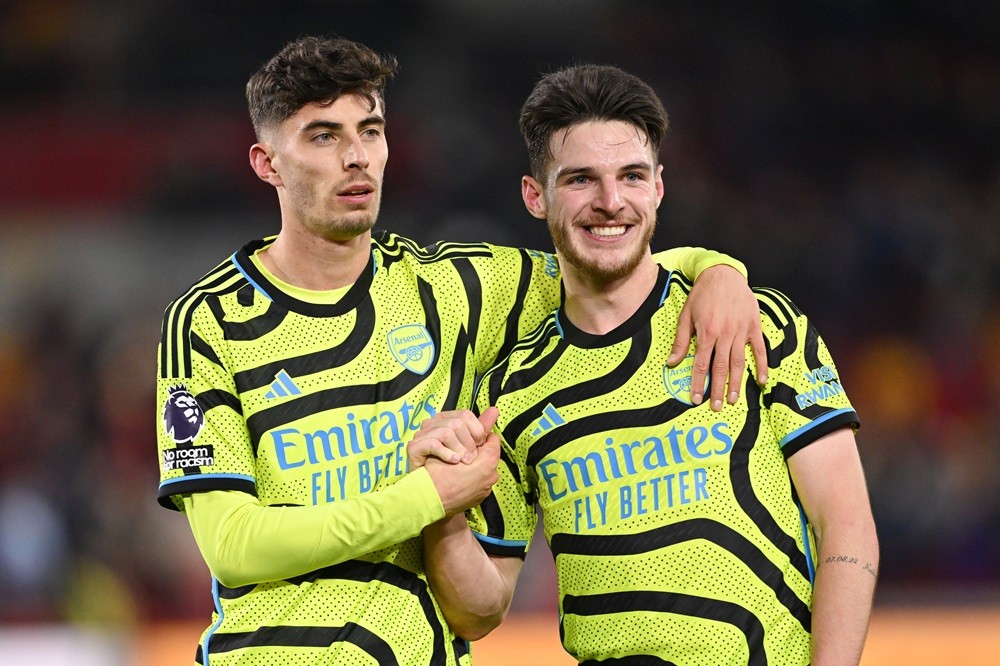 BRENTFORD, ENGLAND: Kai Havertz of Arsenal celebrates with teammate Declan Rice following the team's victory during the Premier League match betwee...