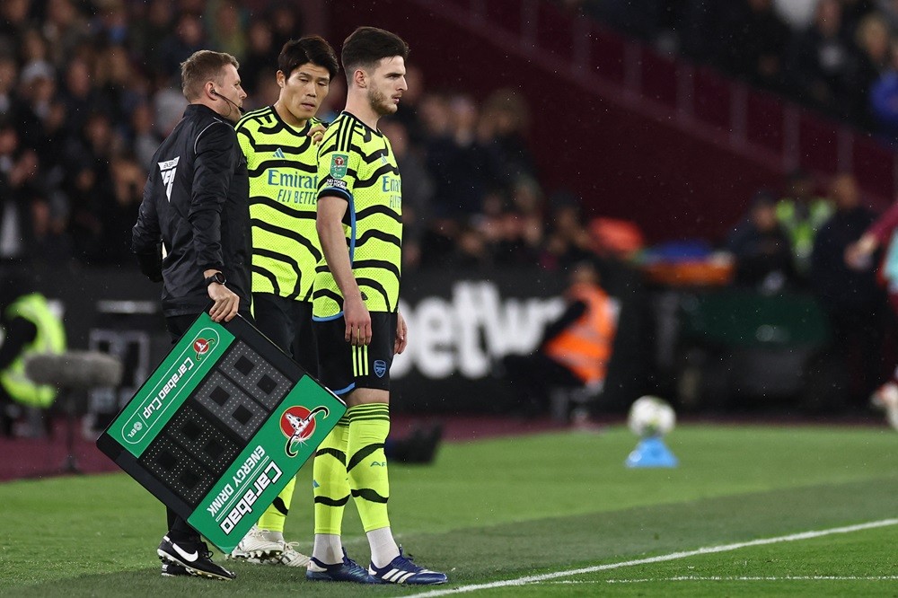 Declan Rice tipped to lift trophies with Arsenal 2 Arsenal's Declan Rice (R) comes on as a substitute during the English League Cup fourth-round football match between West Ham United and Arsenal at The London Stadium, in east London, on November 1, 2023. (Photo by HENRY NICHOLLS/AFP via Getty Images)