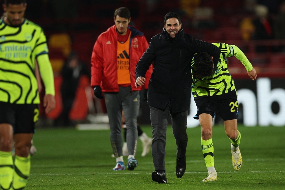 Arsenal's Mikel Arteta congratulates Kai Havertz at the end of the English Premier League football match between Brentford and Arsenal at the Gtech...