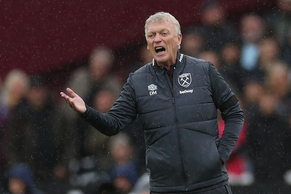 West Ham United's Scottish manager David Moyes gestures on the touchline during the English Premier League football match between West Ham United a...