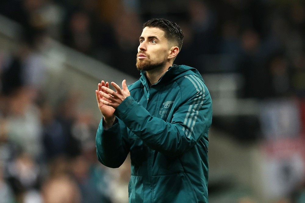 NEWCASTLE UPON TYNE, ENGLAND: Jorginho of Arsenal applauds the fans following the team's defeat during the Premier League match between Newcastle U...