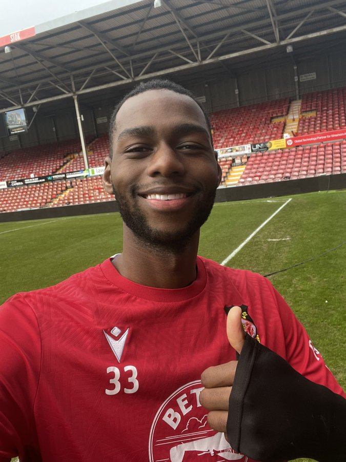 Arthur Okonkwo with Wrexham (Photo via Wrexham on Twitter)