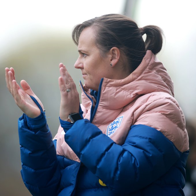 Emma Coates managing the England WU23s (Photo via EnglandFootball.com)