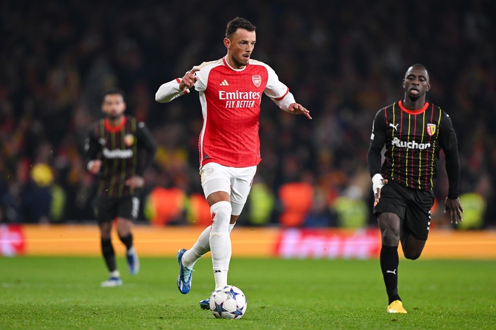 LONDON, ENGLAND: Ben White of Arsenal in action during the UEFA Champions League match between Arsenal FC and RC Lens at Emirates Stadium on November 29, 2023. (Photo by Mike Hewitt/Getty Images)