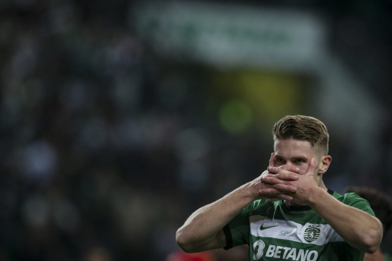 Sporting Lisbon's Swedish forward #09 Viktor Gyokeres celebrates after scoring his team's second goal during the Portuguese League football match b...