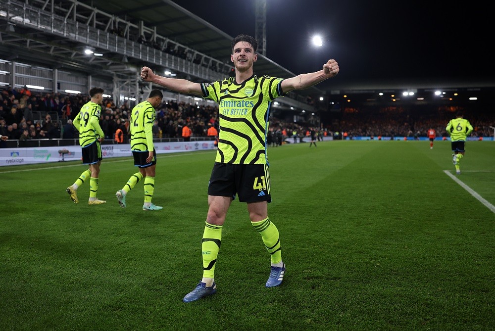 Arsenal's youthful squad hailed by Declan Rice as 'really special' 2 LUTON, ENGLAND: Declan Rice of Arsenal celebrates after scoring the team's fourth goal to make it 4-3 during the Premier League match between Luton Town and Arsenal FC at Kenilworth Road on December 05, 2023. (Photo by Julian Finney/Getty Images)