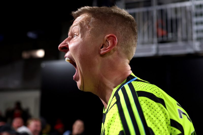 LUTON, ENGLAND - DECEMBER 05: Oleksandr Zinchenko of Arsenal celebrates after Declan Rice of Arsenal (not pictured) scores the team's fourth goal d...