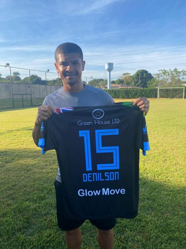 20-goal ex-Arsenal striker in talks to play in English 14th tier 4 Denilson holds up a Gillingham Town shirt (Photo via KentOnline)