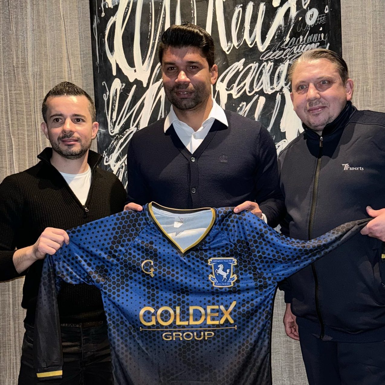 Eduardo da Silva holds up a Gillingham Town shirt (Photo via Club Gillingham on Twitter)