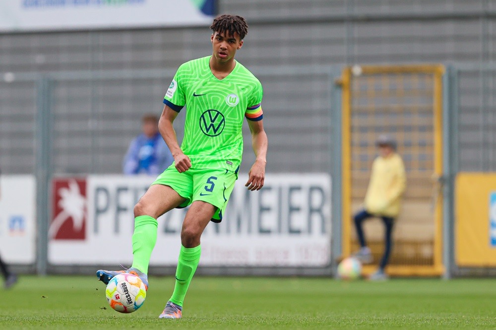 SINSHEIM, GERMANY: David Odogu of Wolfsburg during the B Juniors German Championship Leg One match between TSG Hoffenheim U17 and VfL Wolfsburg U17 at Dietmar-Hopp-Stadion on April 2, 2023. (Photo by Kadir Caliskan/Getty Images for DFB)