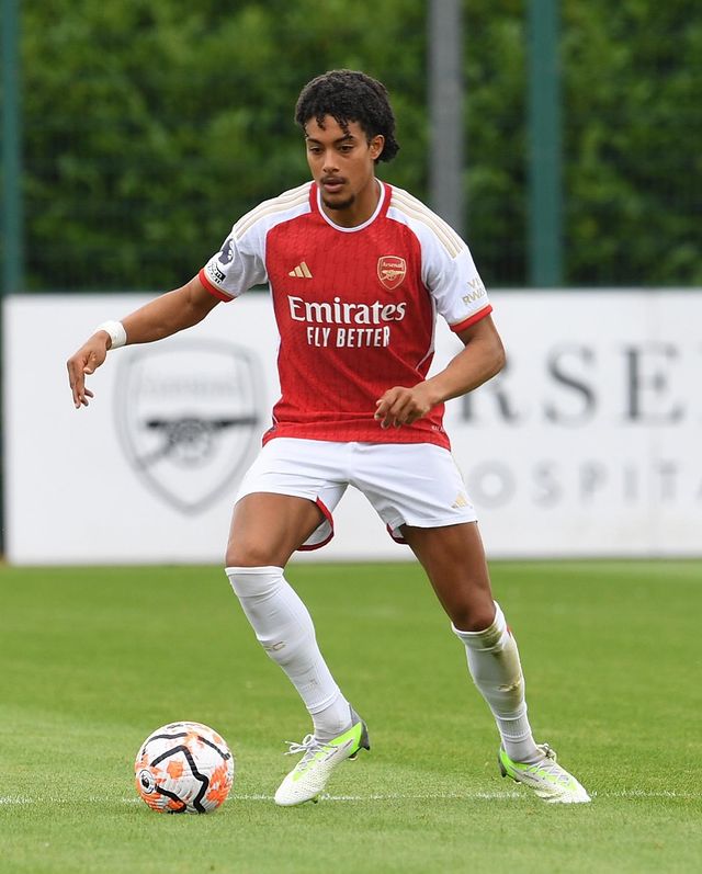 Miguel Azeez playing for Arsenal in pre-season (Photo via Azeez on Instagram)