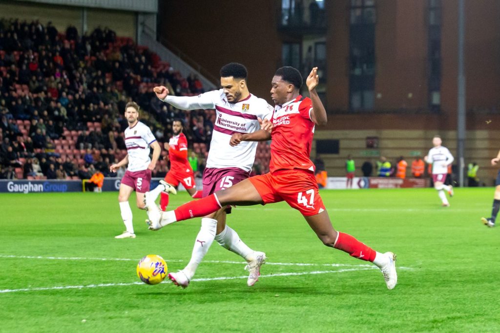 Khayon Edwards with Leyton Orient (Photo via LeytonOrient.com)