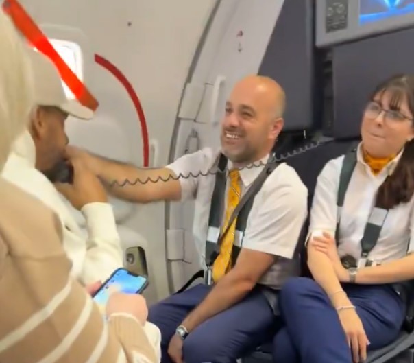 Rio Ferdinand responds to Arsenal fans on a flight to Porto on Tuesday, February 20th
