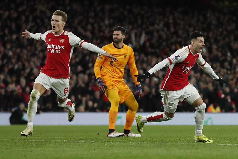 Latest Martinelli goal gives him unique Liverpool record 3 Arsenal's Gabriel Martinelli (R) celebrates with Martin Odegaard (L) next to Liverpool's Alisson Becker (C) after scoring his team second goal during the English Premier League football match between Arsenal and Liverpool at the Emirates Stadium in London on February 4, 2024. (Photo by IAN KINGTON/IKIMAGES/AFP via Getty Images)
