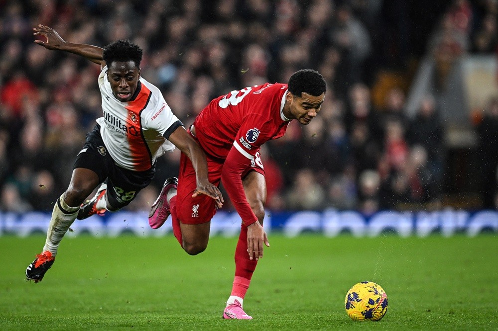Arsenal loanee picks up new injury after Jurgen Klopp praise 2 Luton Town's Albert Sambi Lokonga (L) fights for the ball with Liverpool's Cody Gakpo during the English Premier League football match between Liverpool and Luton Town at Anfield in Liverpool, north west England on February 21, 2024. (Photo by PAUL ELLIS/AFP via Getty Images)