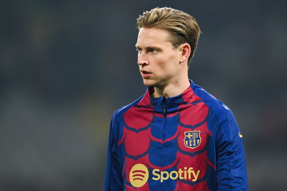 BARCELONA, SPAIN: Frenkie de Jong of FC Barcelona looks on during the LaLiga EA Sports match between FC Barcelona and Villarreal CF at Estadi Olimp...