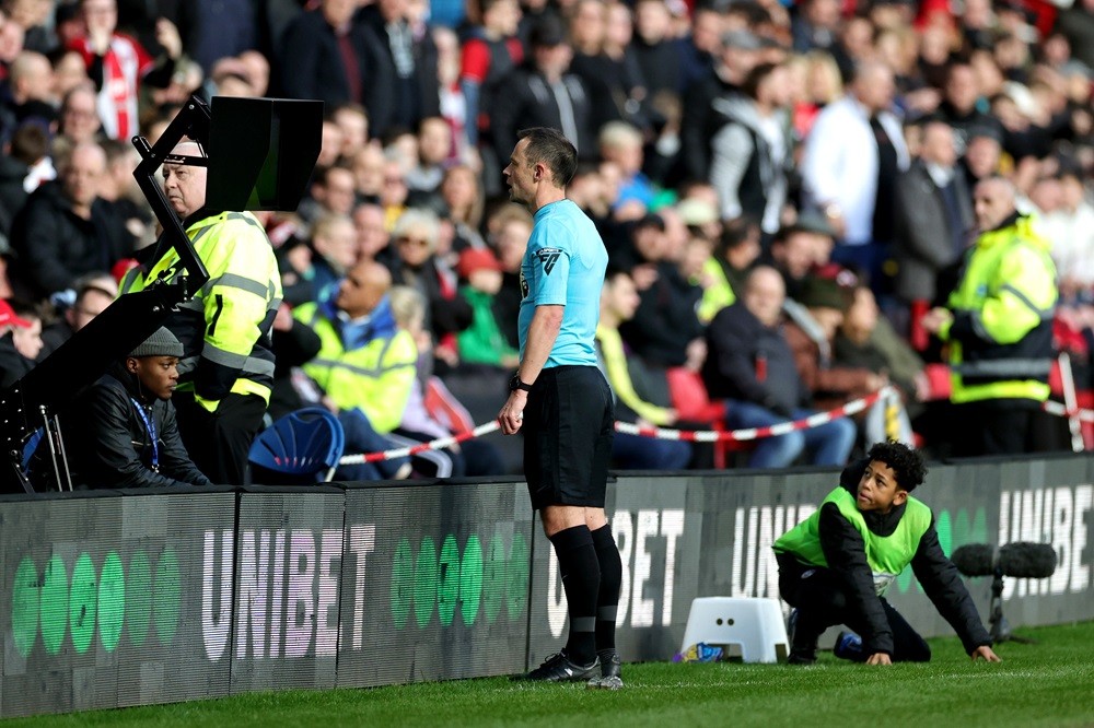 27yo set to be banned for Arsenal clash after horror challenge 3 SHEFFIELD, ENGLAND: Referee Stuart Attwell checks the VAR screen for a red card for Mason Holgate of Sheffield United (not pictured), which was later given during the Premier League match between Sheffield United and Brighton & Hove Albion at Bramall Lane on February 18, 2024. (Photo by David Rogers/Getty Images)