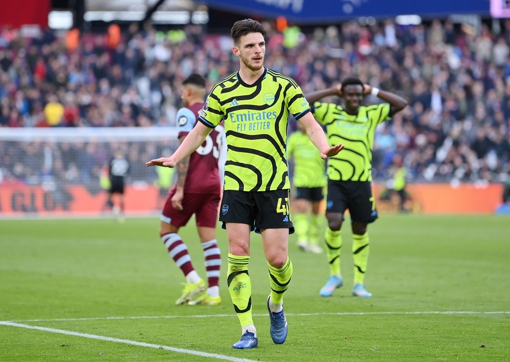 Fan footage shows hilarious reactions to Declan Rice's goal vs West Ham 2 LONDON, ENGLAND: Declan Rice of Arsenal celebrates scoring his team's sixth goal during the Premier League match between West Ham United and Arsenal FC at London Stadium on February 11, 2024. (Photo by Justin Setterfield/Getty Images)